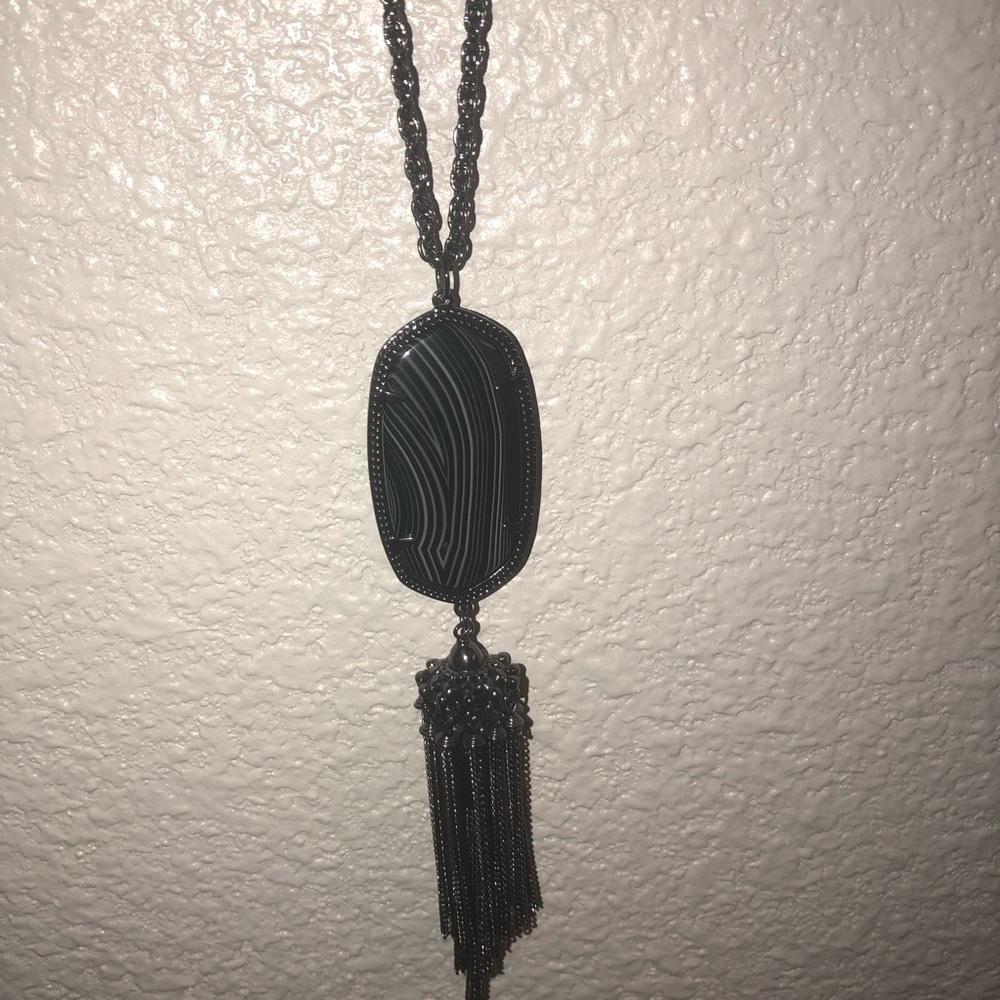 Kendra Scott necklace
